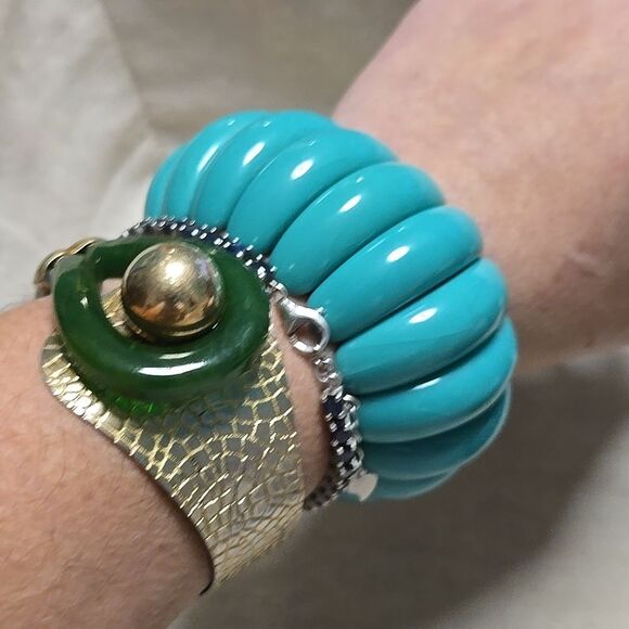 Vintage MCM Mod Green Acrylic Curved Disco Style Cuff Bracelet - Picture 5 of 7